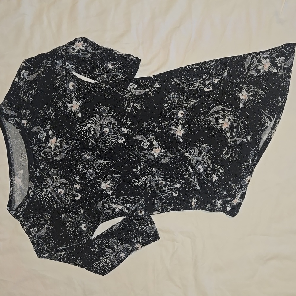 Jessica Simpson Black and White Floral Patterned Maternity Top